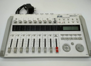 ズーム R16 Multitrack Recorder レコーダー レコーディング オーディオインターフェース